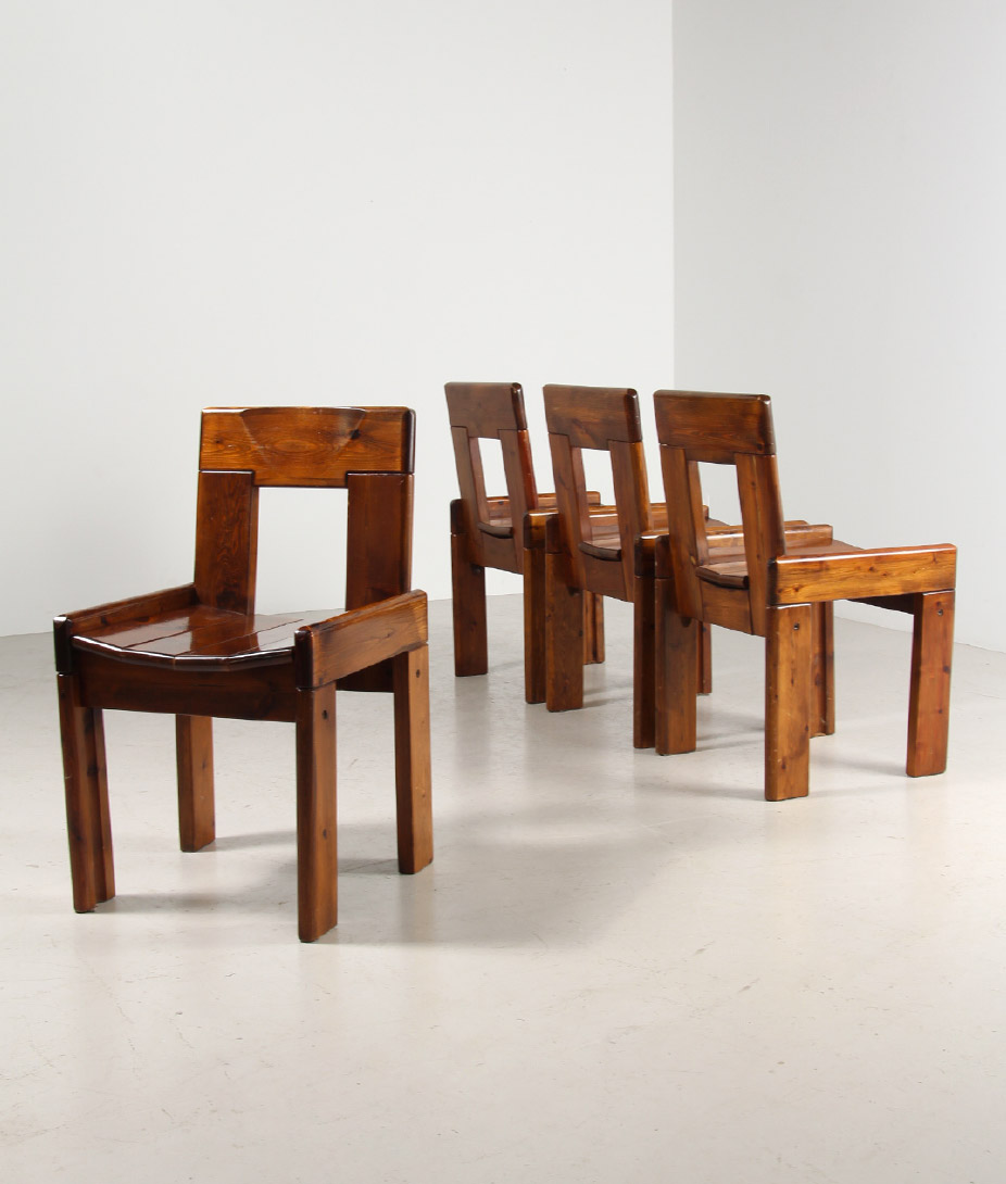 lot de 4 Chaises par Silvio Coppola pour Fratelli Montina - Pin massif en vernis teinté - Années 70