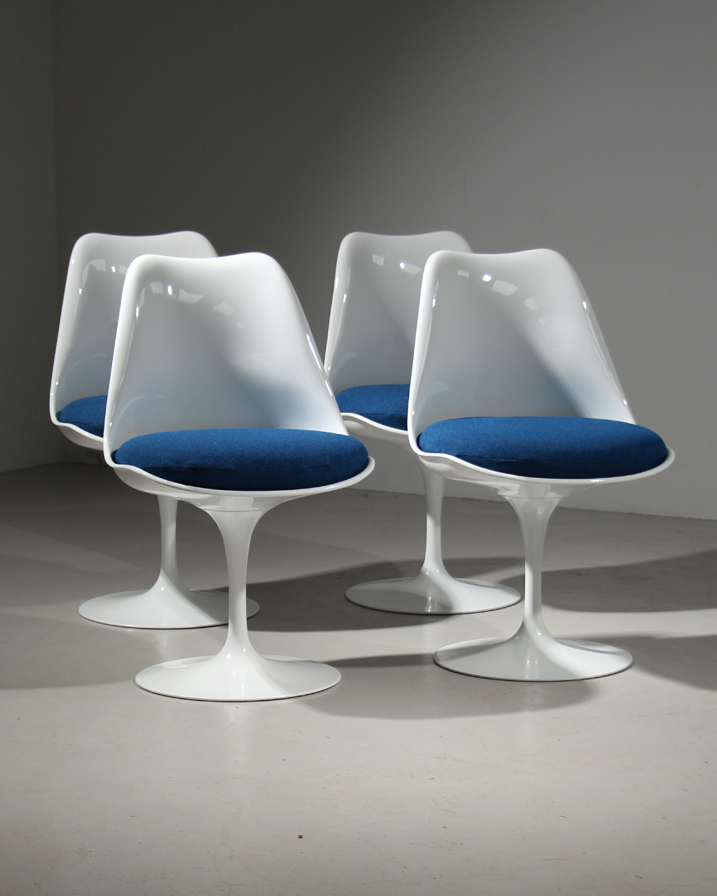 4 chaises fixes Tulipe de Eero Saarinen - Création de 1954 - Édition ancienne Knoll Années 80